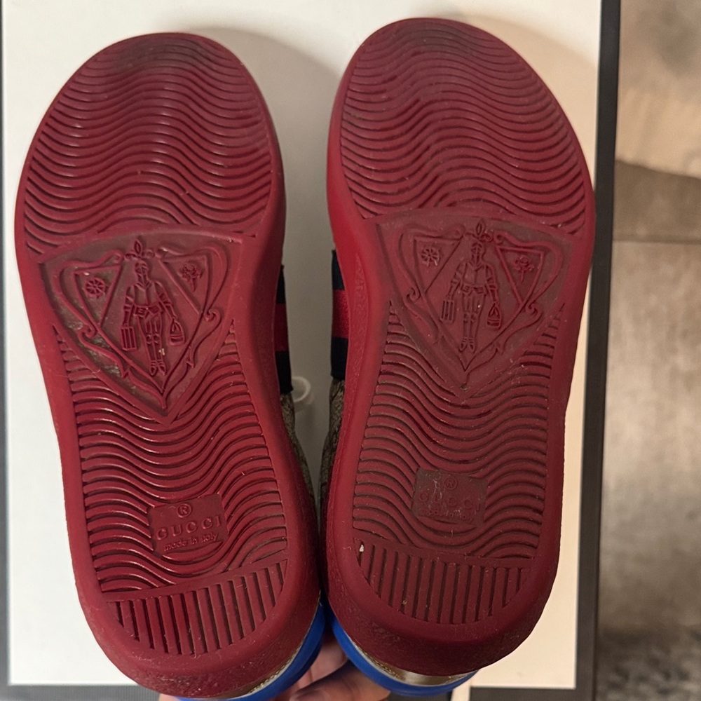 Gucci Men's Beige and Red Patterned Sneakers - Picture 5 of 5